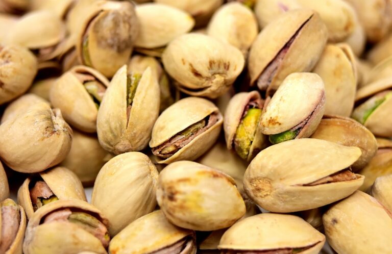 Nutraceutici: potenzialità del rivestimento di mandorle, nocciole e pistacchi